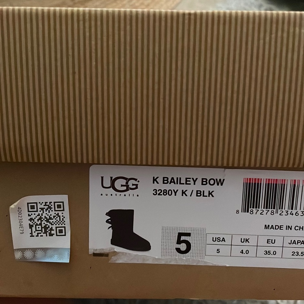 Womens UGG boots. Short Bailey Bow BLACK